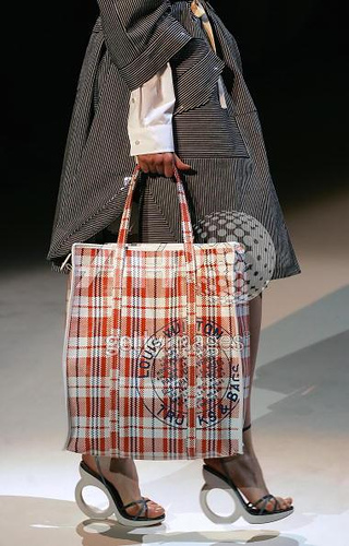 Louis Vuitton  Fashion in Motion